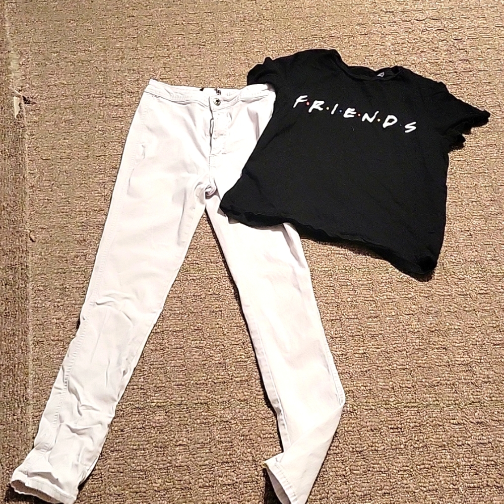 White and Black Outfit: Jeans size S and Tshirt size S